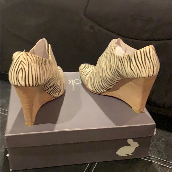 Plomo wedged zebra print pony hair heel. - Picture 3 of 8